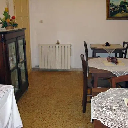 Isa * Carrara